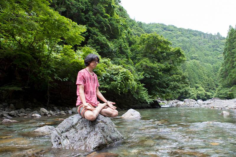 気持ちの良い場所、川で瞑想