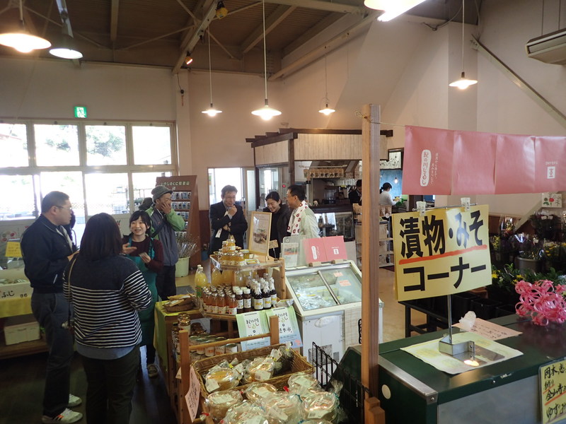 紀の川じるしのめぐみ　にぎわう店内