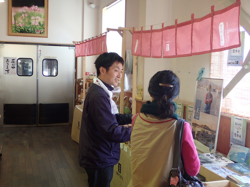 お客様と対話　紀の川じるしのめぐみを伝える