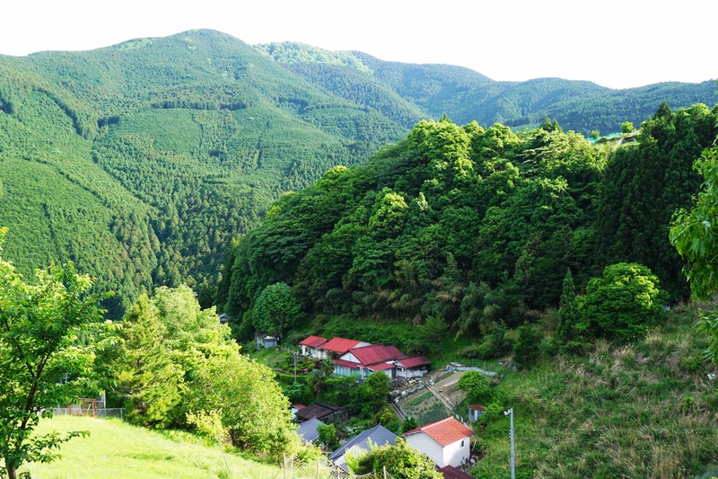 山の上の集落へ