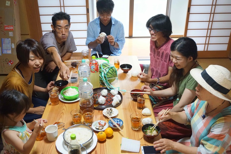 親戚の集まりのような食卓